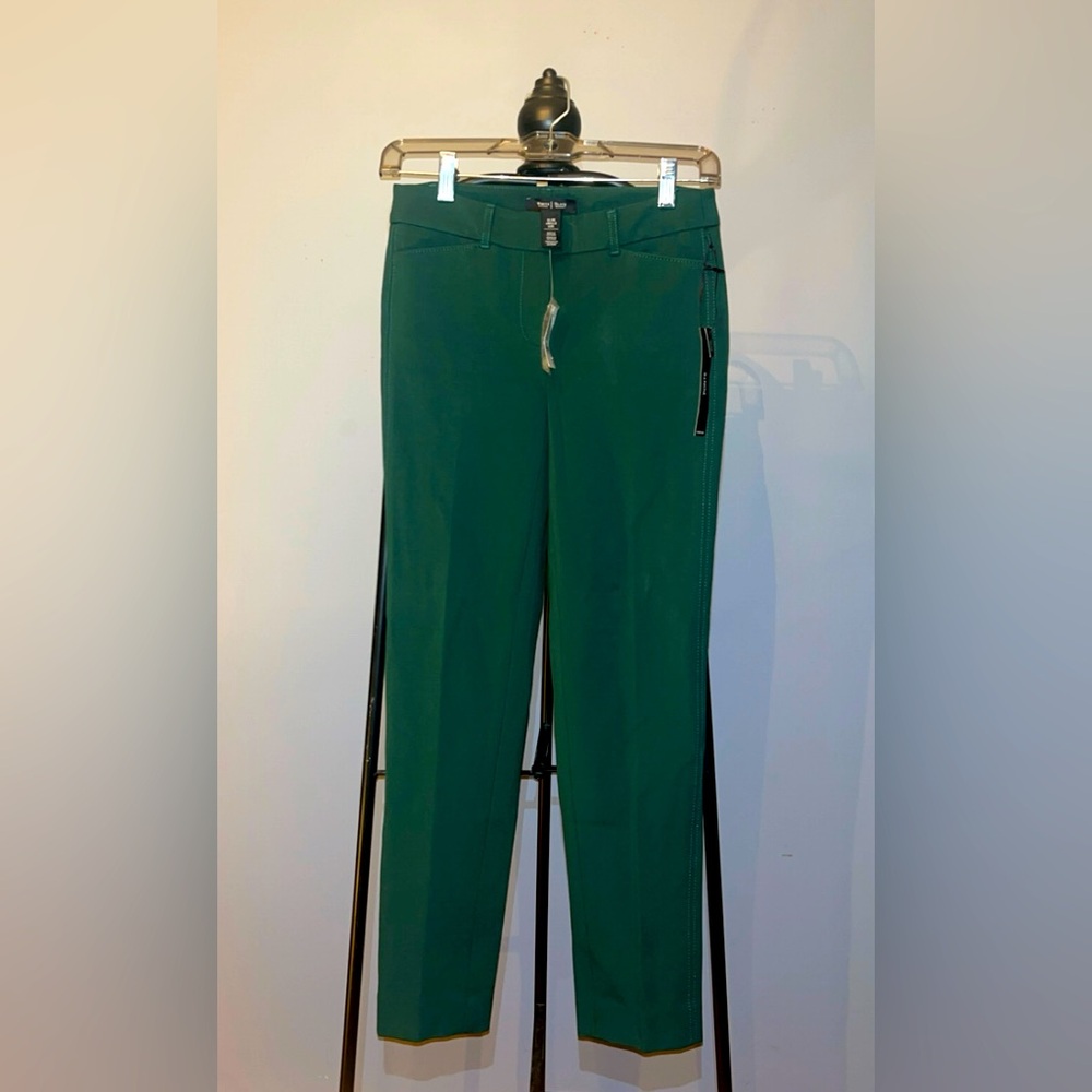 NWT. White House Black Market Women’s Bottle Green 00R Ponte Ankle Pants.